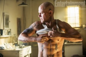 Gratuitous Damon abs.